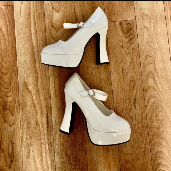 White Platform Mary Jane Retro Pumps -Size 9 - Picture 6 of 7